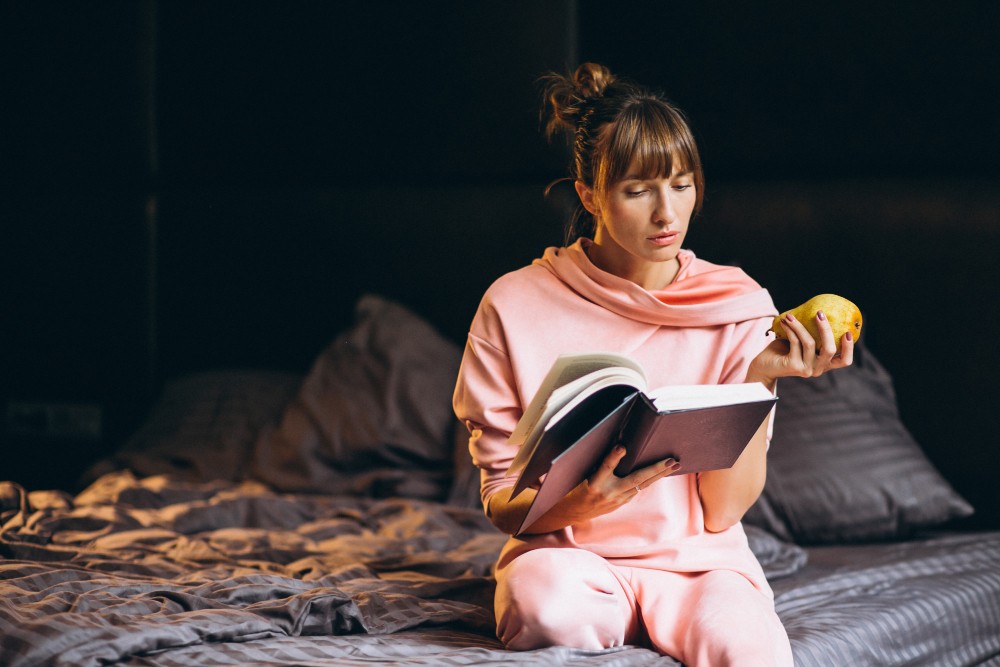 Manfaat Membaca Buku Sebelum Tidur untuk Kesehatan Fisik dan Mental