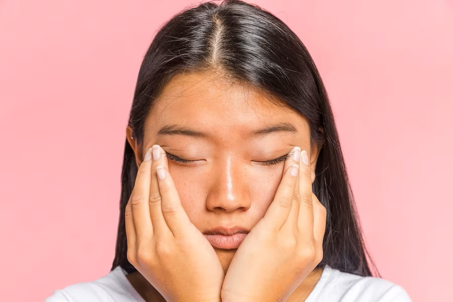 Ciri-Ciri Kulit Berminyak dan Permasalahan yang Dialami