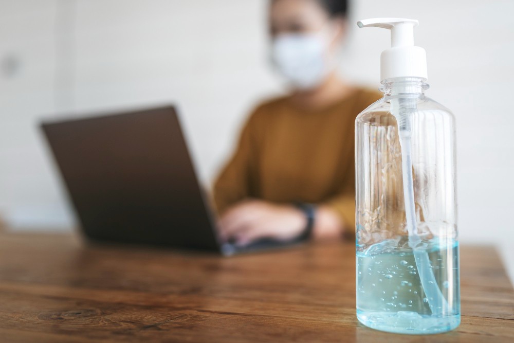 Apa Efeknya Jika Menggunakan Hand Sanitizer Kedaluwarsa?